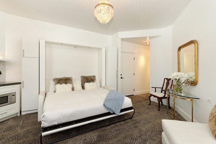 Room 43 of 127