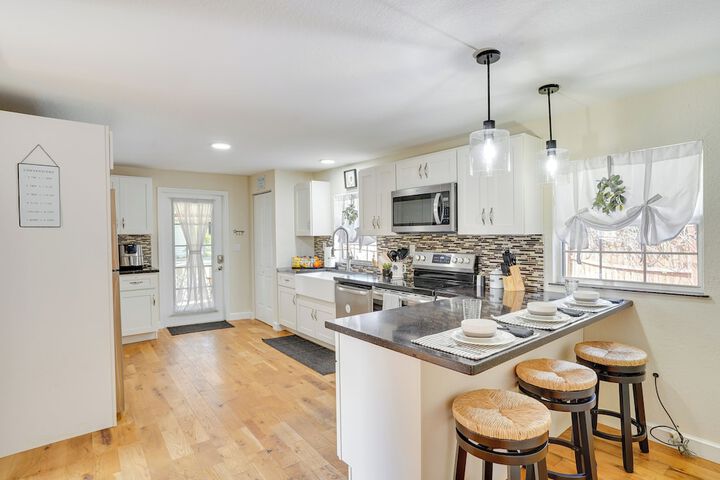 Lake Wales Vacation Rental w / Screened-in Porch!
