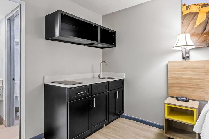 Days Inn by Wyndham Salina South