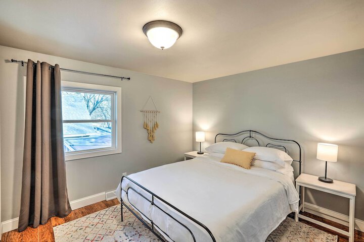 Sioux Center Split-level Home w / Game Room!