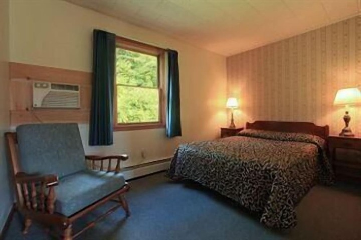 Room 7 of 18