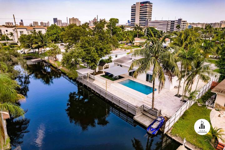Stylish Aventura Home With Pool on Intercostal