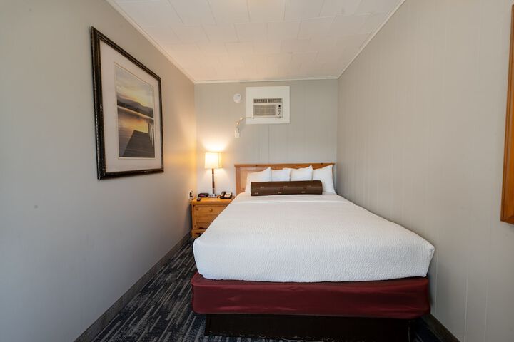 Scottys Lakeside Resort