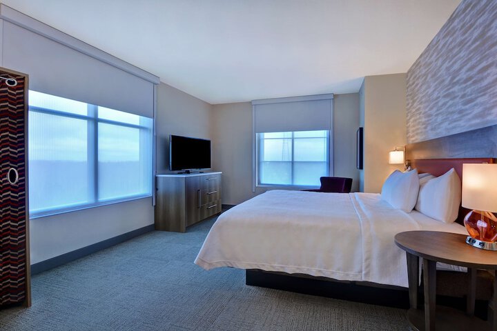 Home2 Suites by Hilton Orlando at Flamingo Crossings