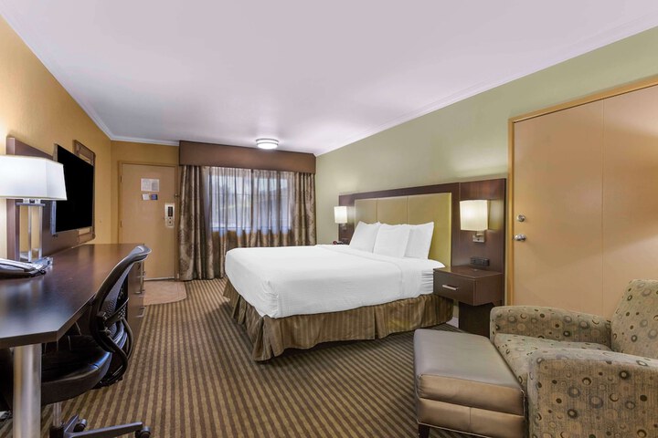Room 15 of 31