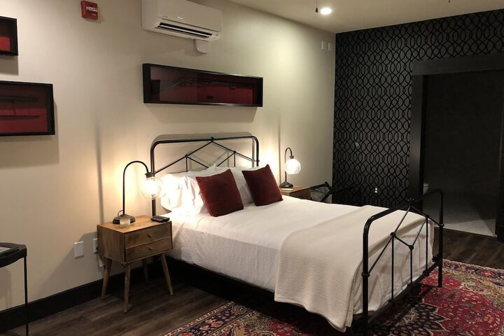 Room 8 of 74