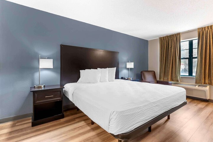 Room 13 of 28