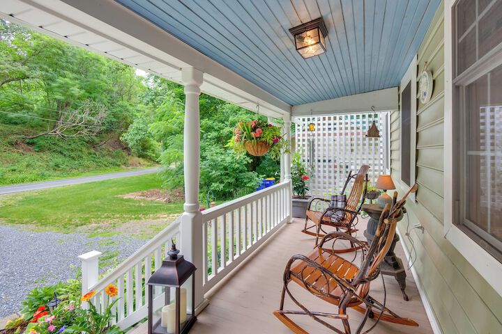 Charming Manheim Cottage w / On-site Animal Viewing