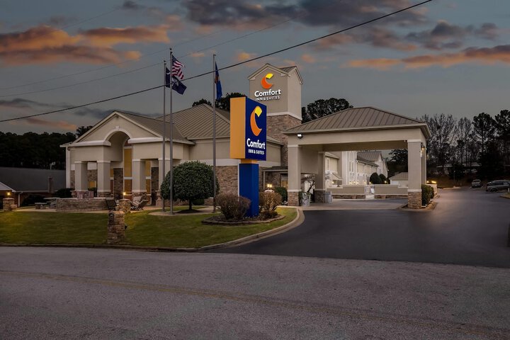 Comfort Inn & Suites Greenwood near University