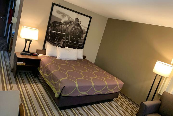 Room 13 of 30