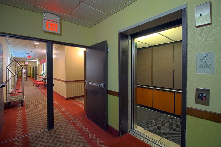 Business Center 40 of 40