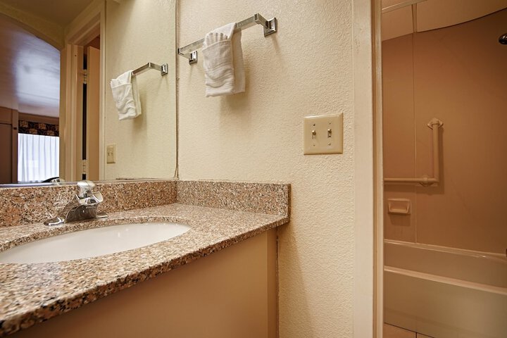 Room 10 of 25