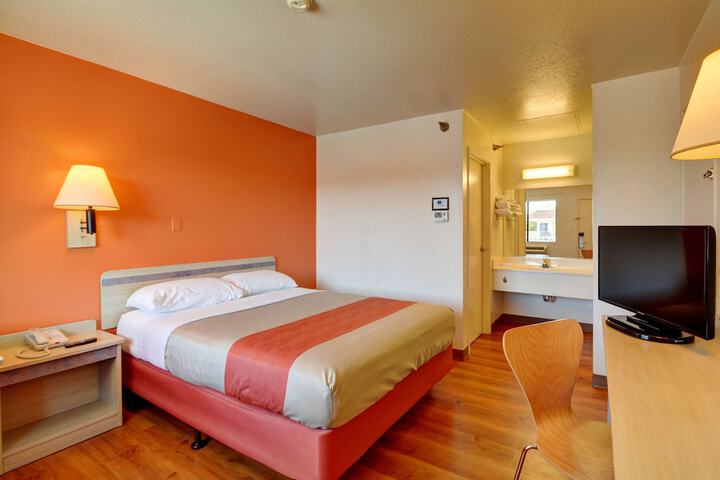 Room 21 of 27
