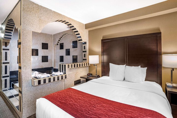 Room 15 of 33