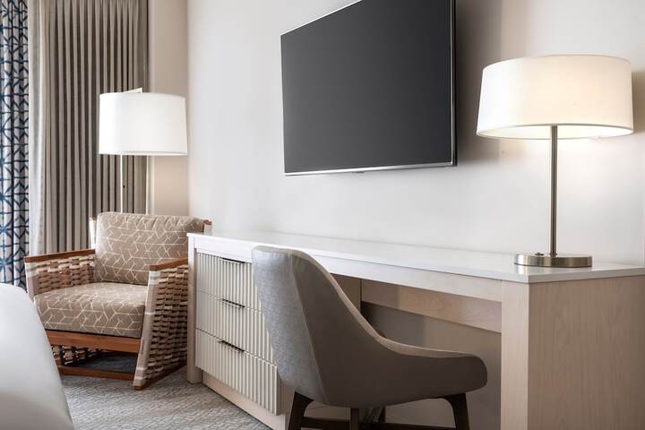 Room 52 of 224