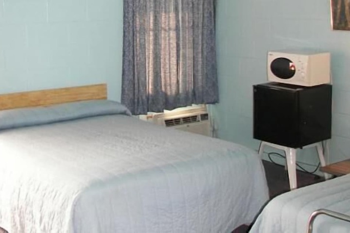 Holiday Host Motel