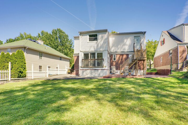 Shared Yard 4 Mi to Nyc: Englewood Apartment!