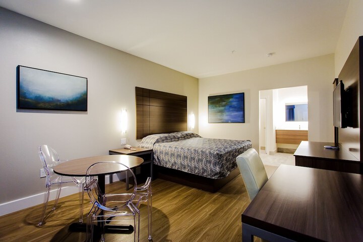 Room 13 of 23