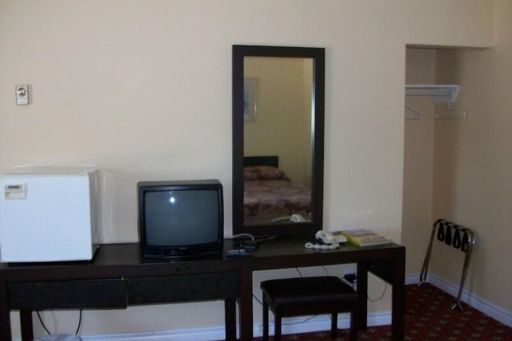 Room 42 of 50