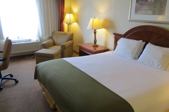 Baymont Inn & Suites by Wyndham