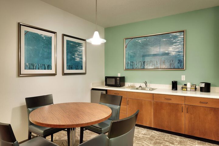 Room 18 of 28