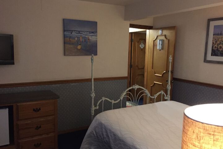 Room 68 of 162