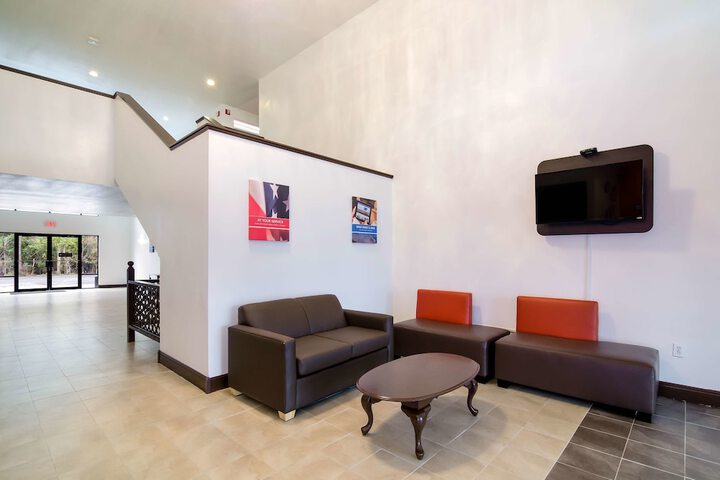 Lounge 31 of 31