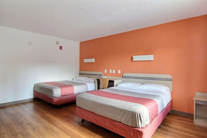 Motel 6 Middleburg Heights OH - Cleveland