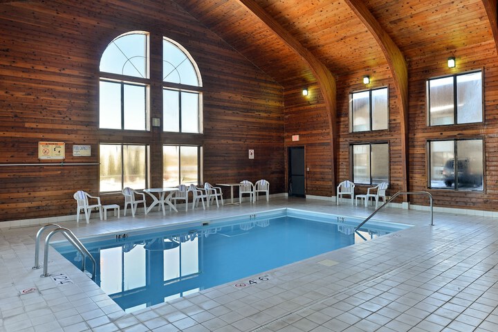 Pool 10 of 61
