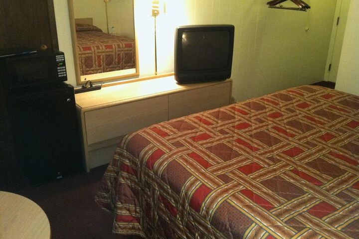 Room 16 of 35