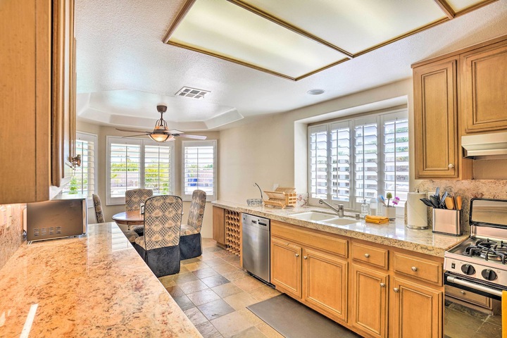 Indian Wells Oasis w / Pool: Walk to Tennis Garden!