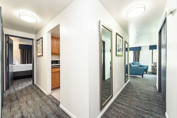 Oyster Bay Inn & Suites