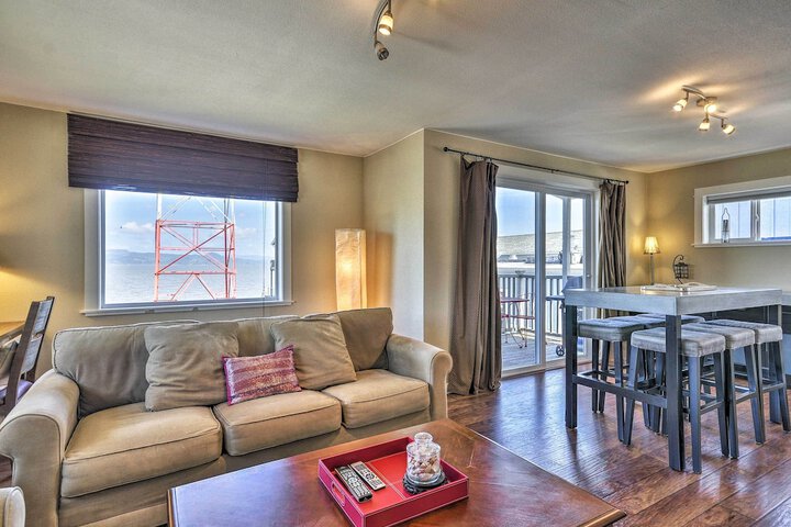 Waterfront Condo on Pier in Downtown Astoria!