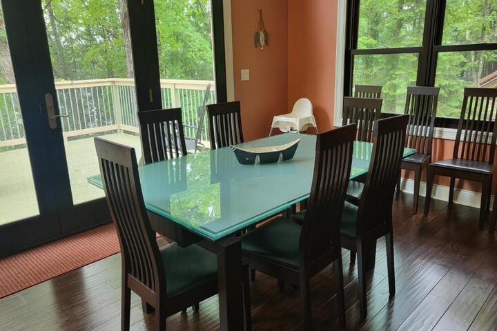 Crescent Lakehouse - Surf Ski and Serenity