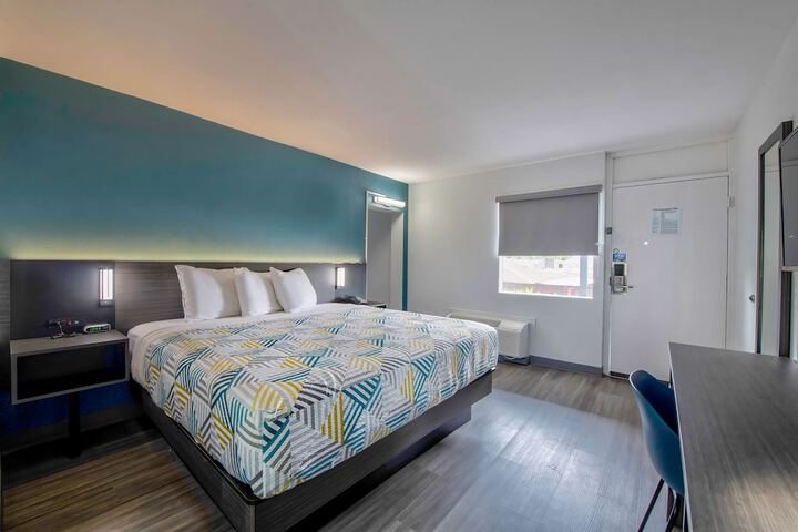 Room 13 of 27