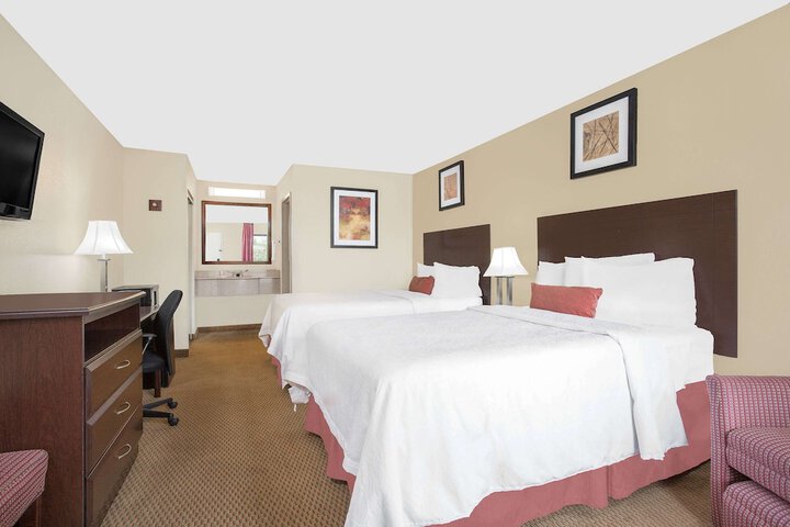 Room 12 of 16