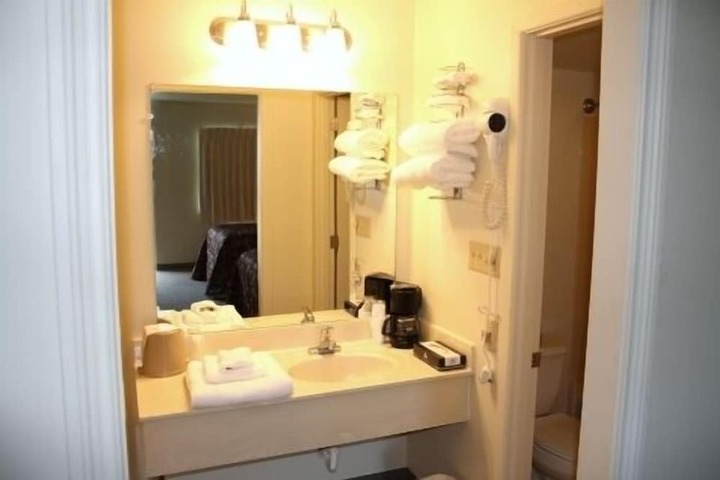 Room 3 of 8