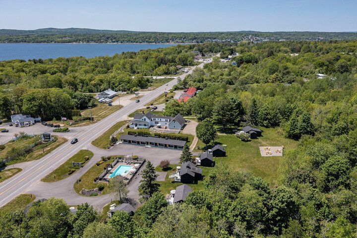 Seascape Motel & Cottages