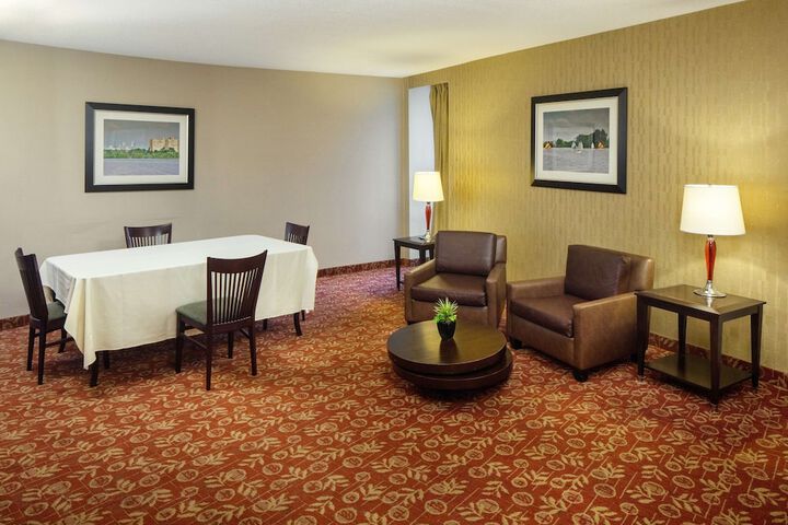 Room 10 of 40