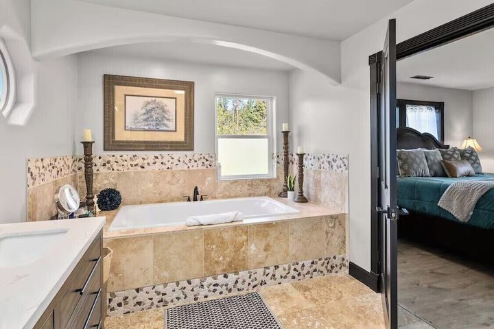 The Three Bears Retreat - King suites