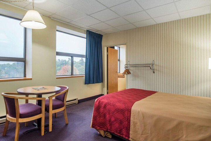 Room 13 of 25
