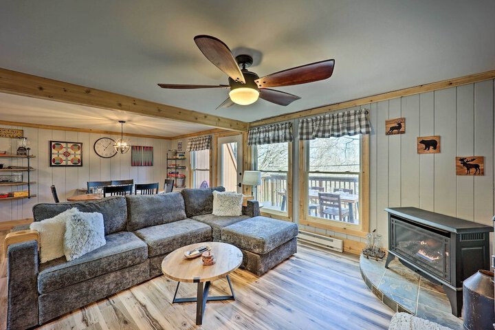 1 Mi to Skiing: Beech Mountain Condo w / Fireplace!