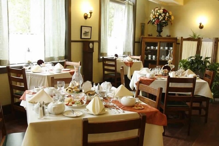 Dining 12 of 13