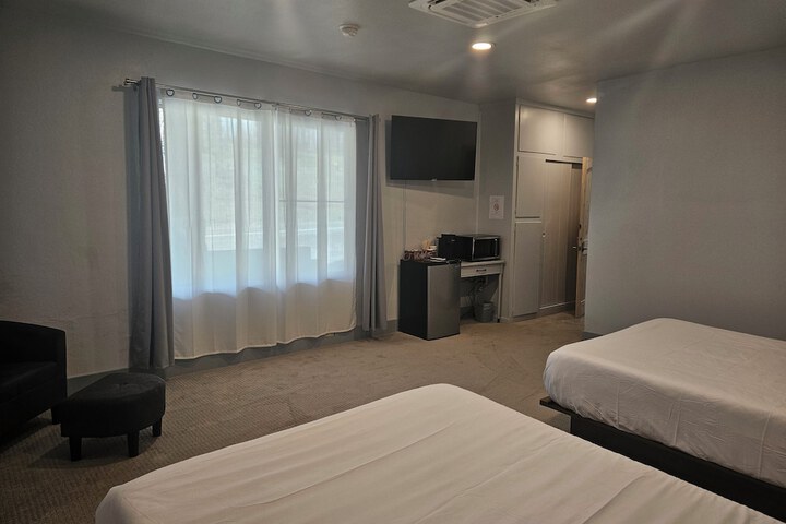 Room 10 of 26