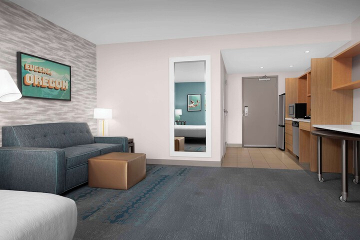 Room 25 of 40