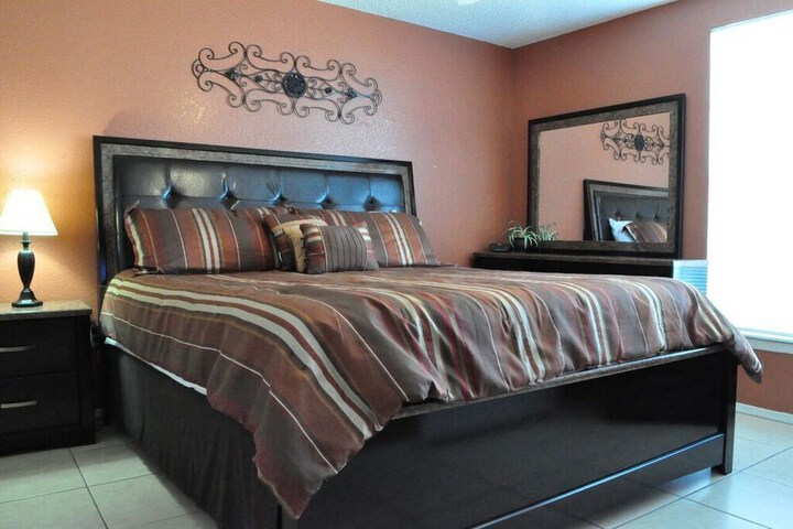 Room 12 of 26
