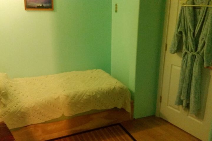 Room 17 of 28