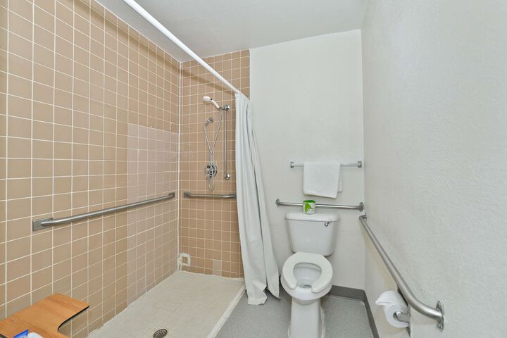 Room 30 of 33