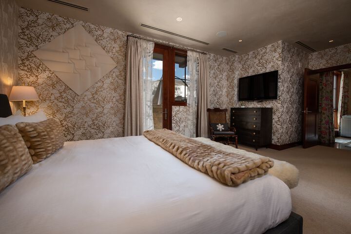 Room 50 of 158