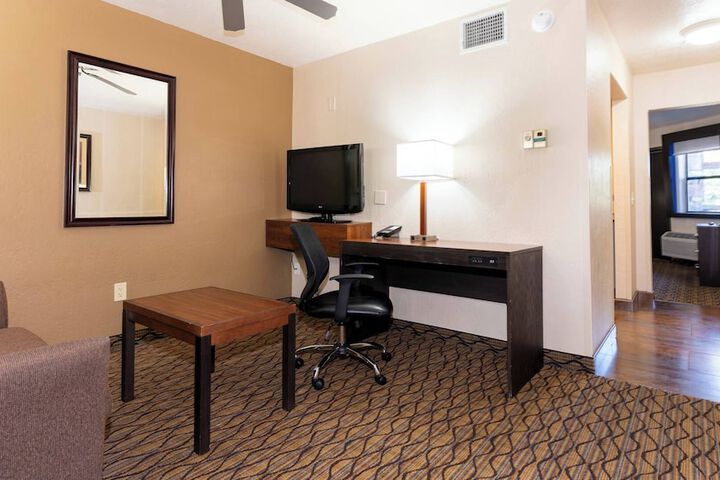 Grand Canyon Hotel and Suites